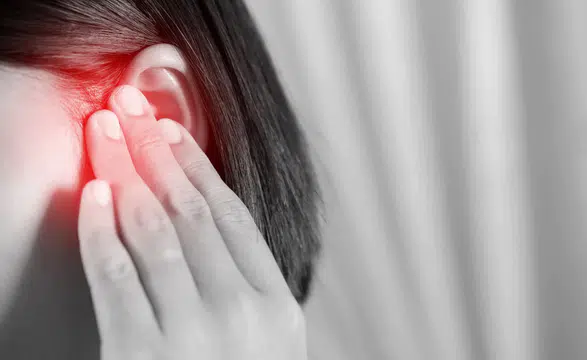 Su içmek kulak ağrısını geçirir mi: Kulak ağrısını geçirmenin yolları