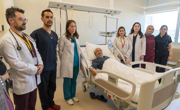 Beyne pil takılabiliyor mu: Parkinson hastaları için yeni bir yaşam