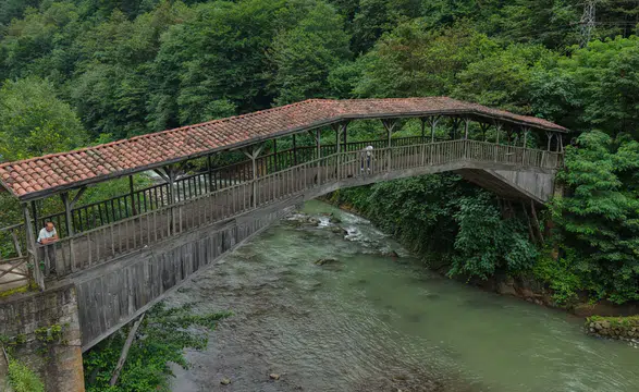Tarihi Kiremitli Köprü turistlerin gözdesi oldu: Anıtsal eser