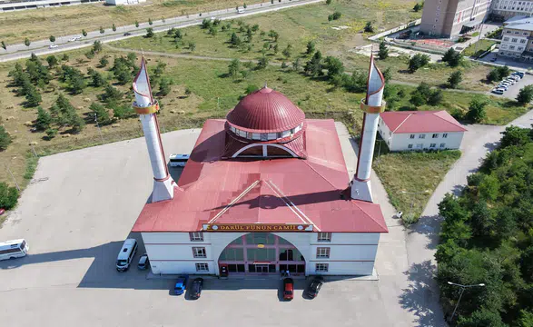 Divit kalem minareli cami görenleri hayran bırakıyor