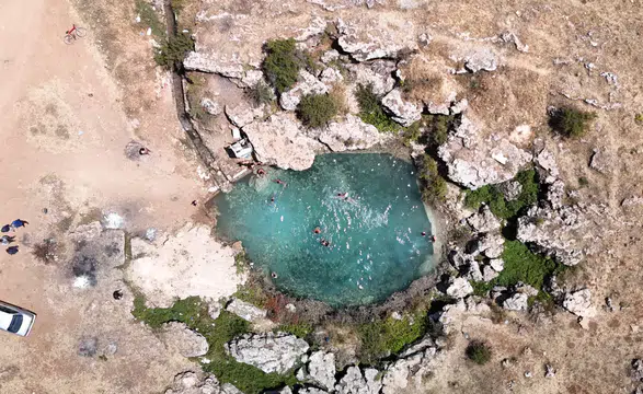 Bu göle uyuzlar şifa bulmak, gençler ise serinlemek için giriyor