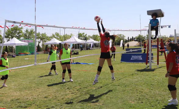 Konya'da çim voleybolu heyecanı yaşanacak: Başvurular Selçuklu'ya