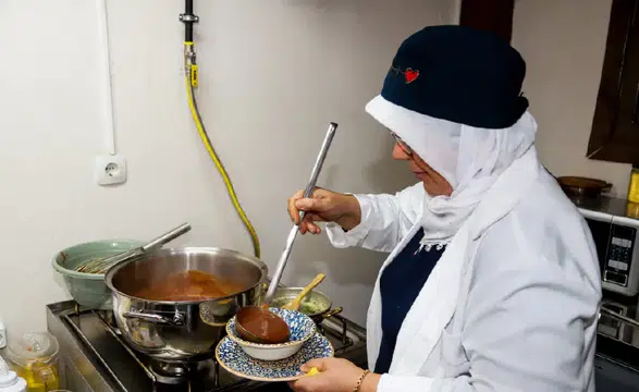 Ne tarhana ne mercimek: Kaşık kaşık şifa dağıtıyor