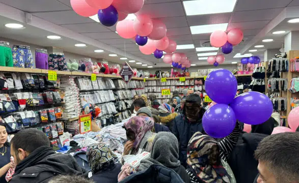 Konya'da iç çamaşırı mağazasındaki indirim izdihama neden oldu