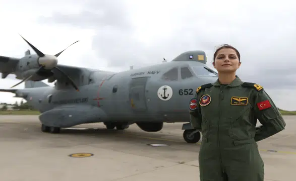 Mavi vatanda bir ilk: Türk Deniz Kuvvetleri'nin ilk kadın uçak pilotu