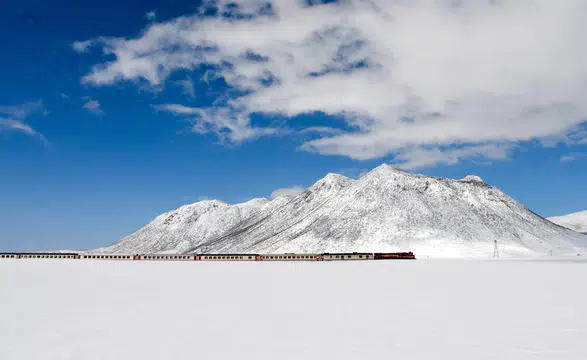 Masalsı görüntü: Van Gölü Ekspresi'nin Kirkor Dağlı manzarası