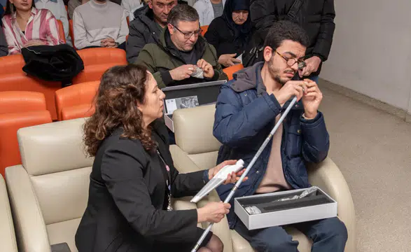 Selçuk Üniversitesinde akıllı baston eğitimi ve teslimi