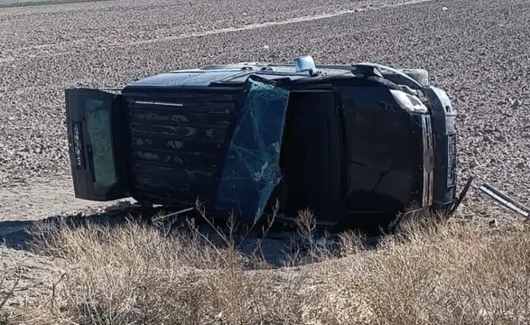 Konya'da kamyonet kavşakta devrildi: Kazada 4 kişi yaralandı