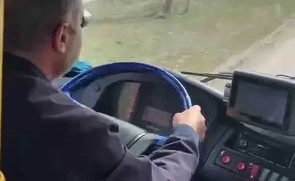 İnsanlık ölmemiş dedirtti: Şoförden öğrenciye anlamlı jest