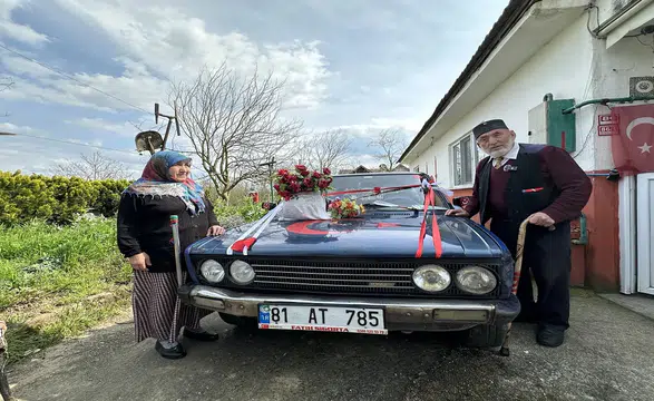 Adem dede eşine aşkını böyle haykırdı: Gelin arabası süsledi, şiir yazdı