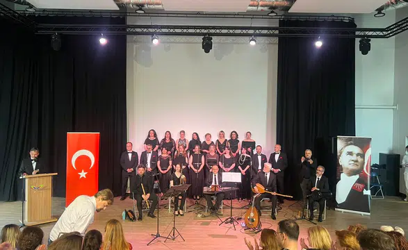 Cambridge'te "Bi daha" sesleri: İngiltere'de Türk müziği coşkusu