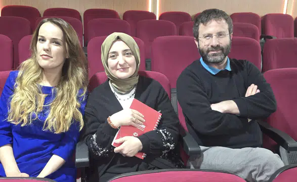 Mavi Gök Nerede: Sanatçılar Doğu Türkistan’da yaşanan zulme dikkat çekiyorlar