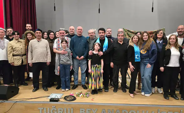 Doğu Türkistan acısı sahnede: Yönetmen Mehmet Akif Çanakçı'dan anlamlı tanıklık