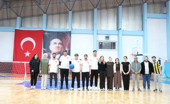 Konya'da anlamlı müsabaka: Görme engelliler sahneye çıktı