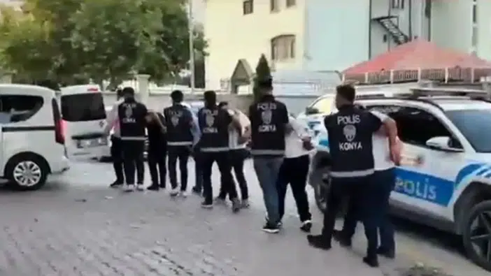 Konya'da kar maskeleriyle araç soyan 5 şüpheli tutuklandı