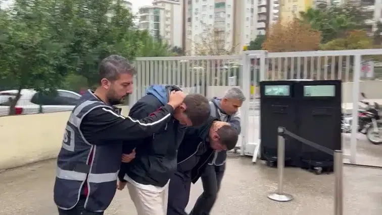 İfadeleri "pes" dedirtti: Bisikletli çocuğu darbettiler