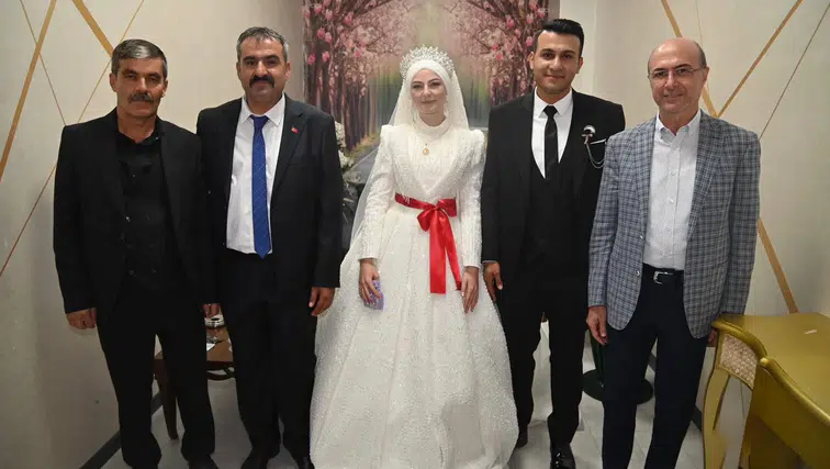 Konya’nın sevilen muhtarı Veli Başar oğlunu evlendirdi