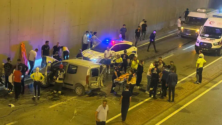 Konya'nın kalabalık caddesinde feci kaza! 1'i ağır 7 yaralı var