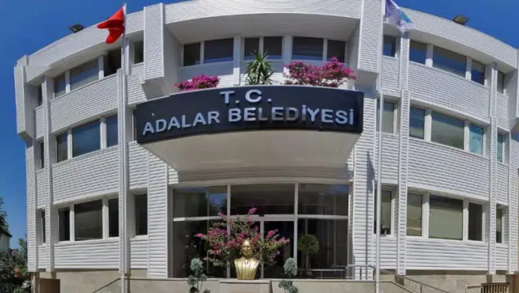 Adalar Belediyesi'ne operasyonu: Belediye Başkanı Ali Ercan Akpolat dahil 41 gözaltı
