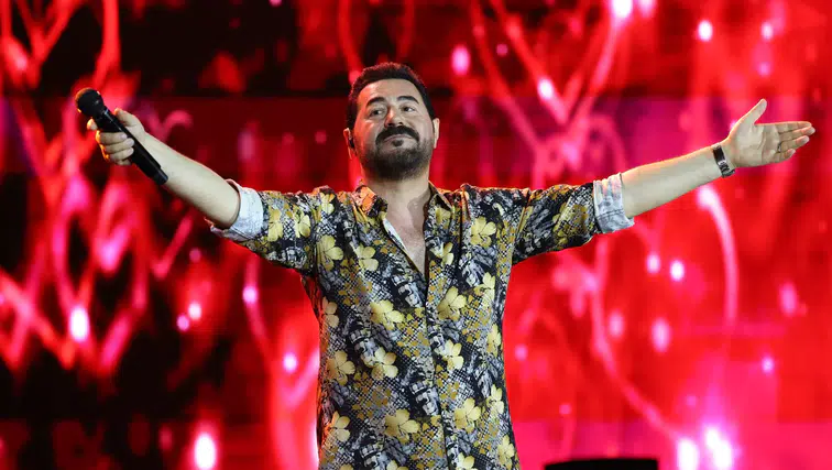 Konya'da Serkan Kaya rüzgarı esti: Ünlü sanatçı alanı coşturdu