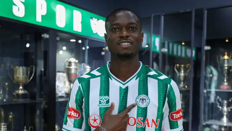 Konyaspor ikinci imzayı Ebrima Colley'e attırdı