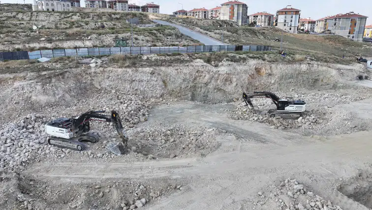 Konya’nın yeni yerleşim sahası Ardıçlı TOKİ’de makineler mesaide