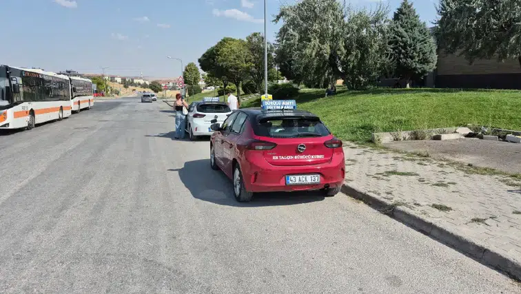 Ehliyet sınavında ezber dönemi bitti: Adaylar akan trafiğe çıkacak