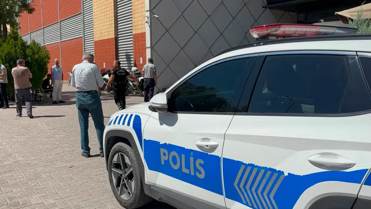 Konya'da alışveriş merkezinde bıçaklı kavga: 1 ölü