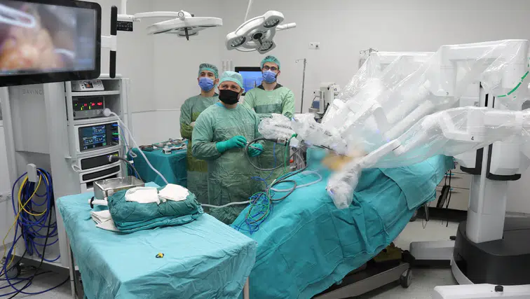 Selçuk Tıp’ta robotik cerrahi ameliyatlarından fark ücret alınmıyor