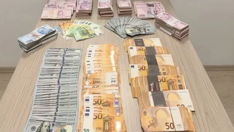 Konya'da kendilerini polis ve savcı diye tanıtıp milyonlarca lira dolandırmışlar