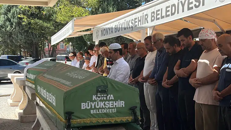 Konya'da kazada hayatını kaybeden yaşlı çift son yolculuklarına uğurlandı