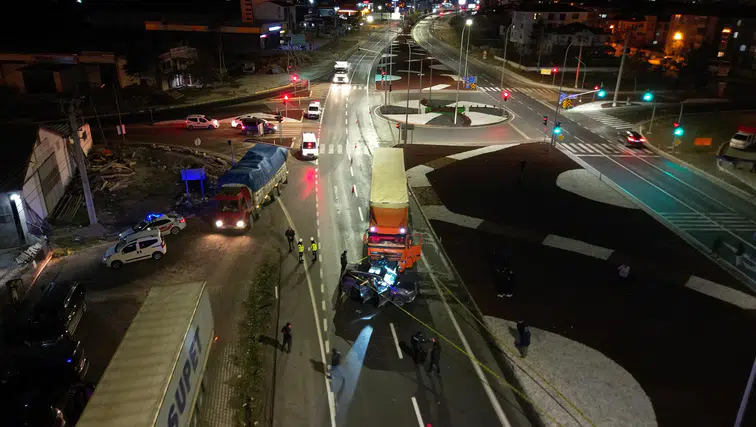 Tır kazası! Ortalık savaş alanına döndü çok sayıda yaralı var