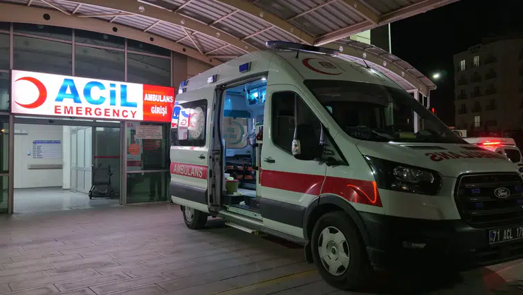 Yemek sofrasında evlat dehşeti: Babasını bıçakla öldürdü