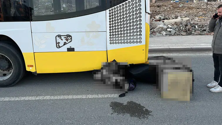 Konya'da motosiklet, belediye otobüsüne çarptı: 1 yaralı