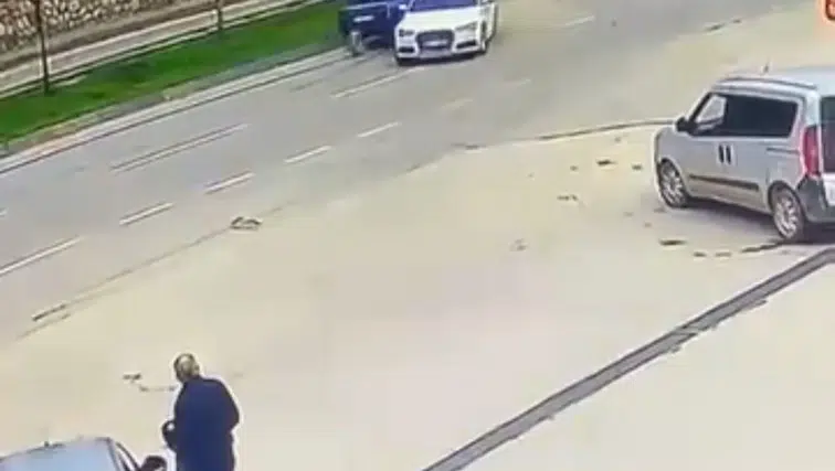 Görüntü olmasa kimse inanmaz: Kamera o kaza anını böyle kaydetti