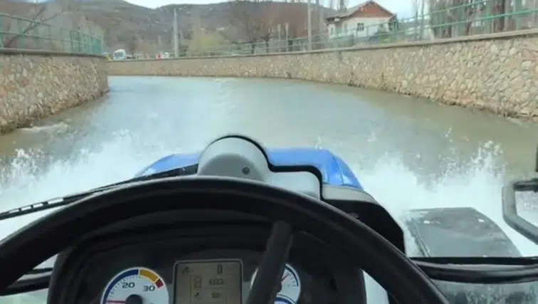 Konya'da Bozkır'ın Gemisi sulara meydan okudu