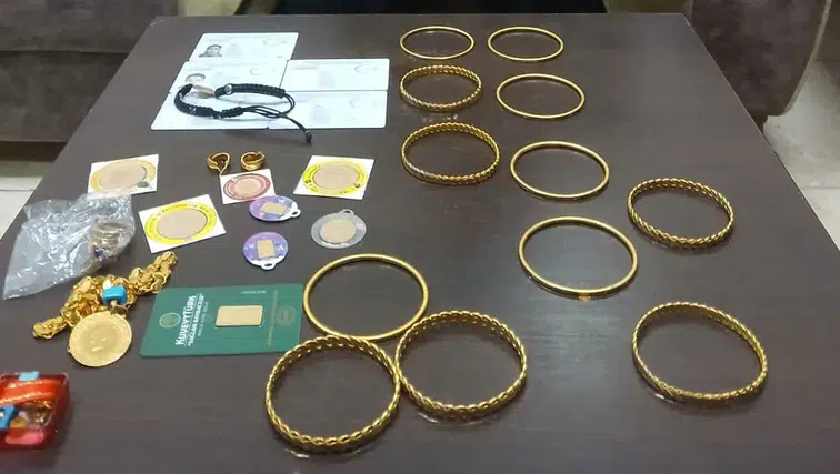 Otobüste unutulan çantadan servet çıktı