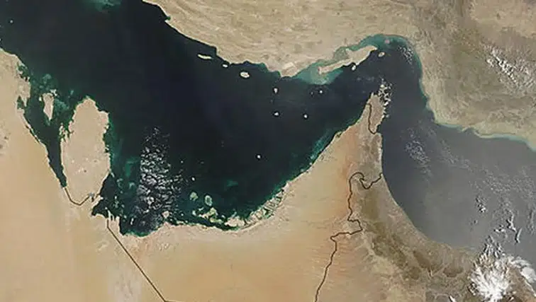 Bölgede sıcak saatler: Türk bandıralı gemi Hürmüz Boğazı'nı geçti