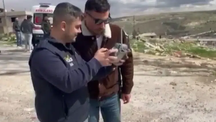 İntihar için elektrik direğine çıktı: Polis şahsı dronu ile vazgeçirdi