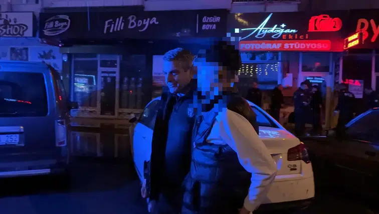 Akıllara durgunluk veren olay: Sokak ortasında tüfekle dolaştı