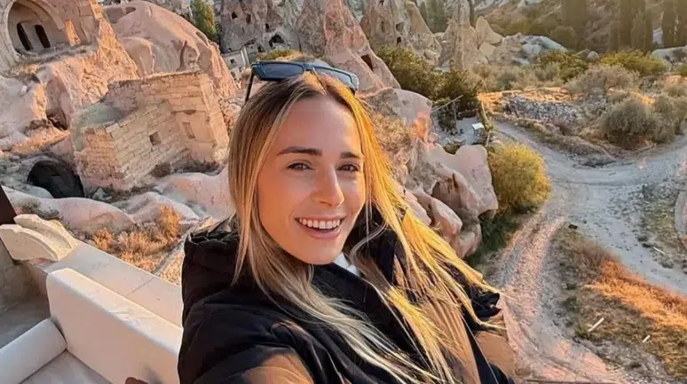Survivor yıldızı umrede: Başörtülü fotoğrafını paylaştı