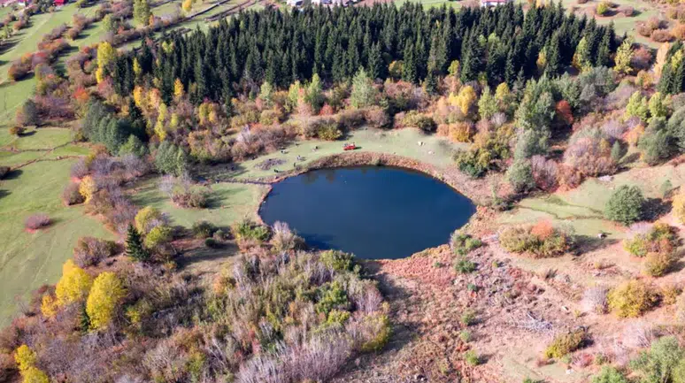 Görenleri kendine hayran bırakan göl: İnsan gözüne benziyor