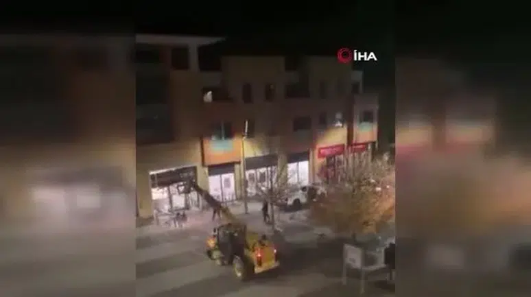 Hırsızlar çıtayı yükseğe koydu: İş makinesi ile ATM çaldılar