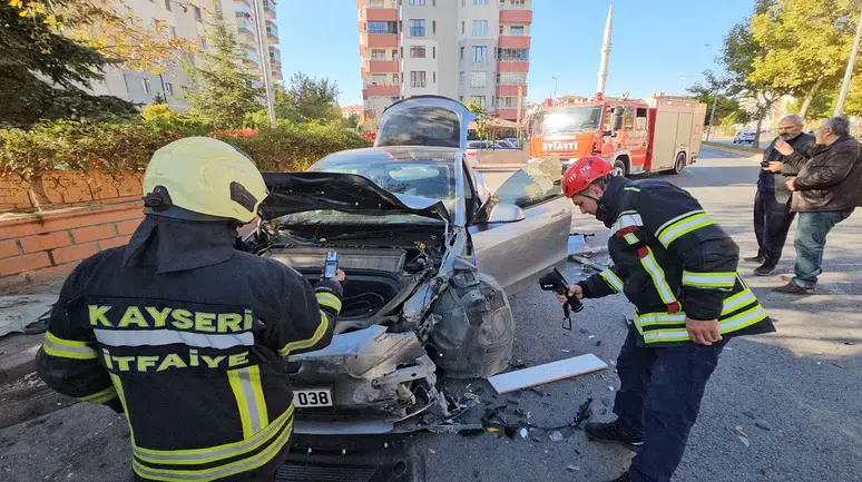Tesla ile hız denemesi: Otomobil böyle perte çıktı