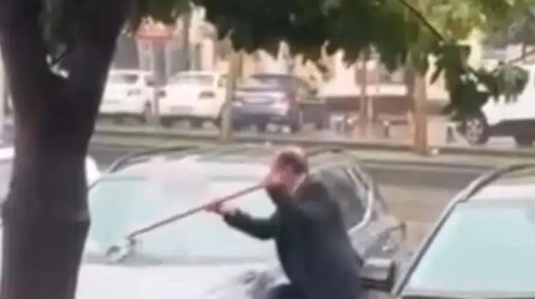 Sağanak yağmuru fırsata çevirdi: O işi bedavaya getirdi