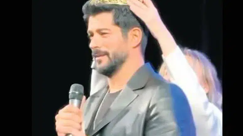 O artık Rusya'nın kralı: Burak Özcivit'e kral tacı