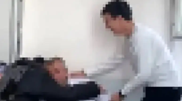 Öğrenciler alay ettiler: O öğretmenden ders niteliğinde açıklama