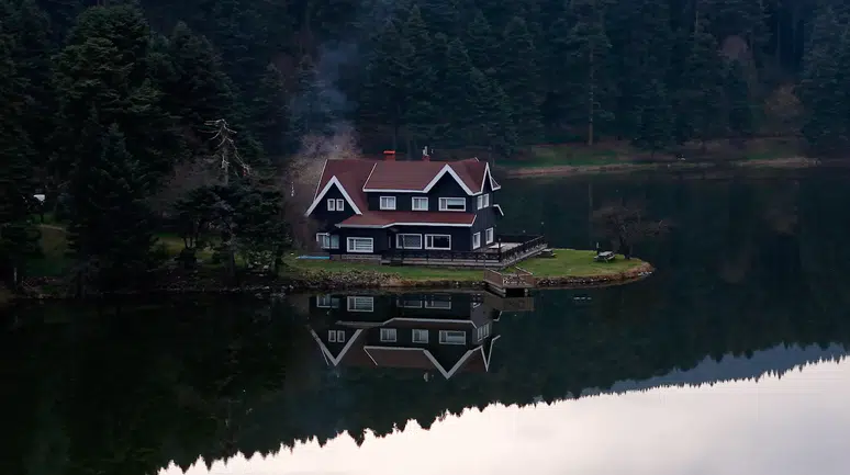 Gölcük Tabiat Parkı’nda kartpostallık manzara