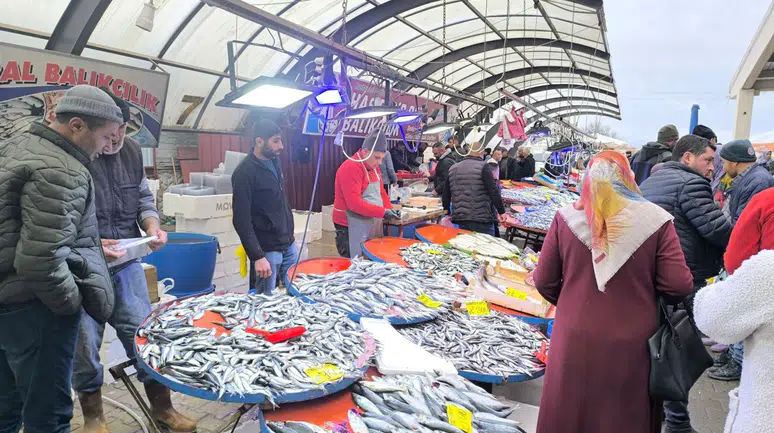 Vatandaş kırmızı ete ulaşamıyor: Balık tezgahlarında alışveriş hızlandı