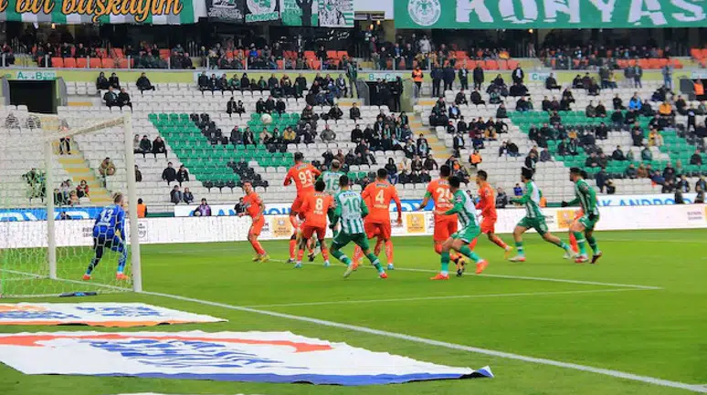 Konyaspor’un rakibi Alanyaspor tarihi ilk peşinde!